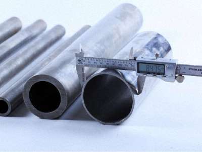 使用精密管有專家現(xiàn)場(chǎng)指導(dǎo)服務(wù)，施工無(wú)憂！